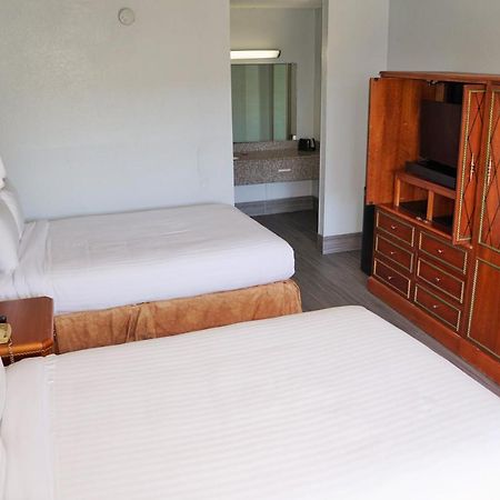 Hotel Elev8 Конро Екстериор снимка