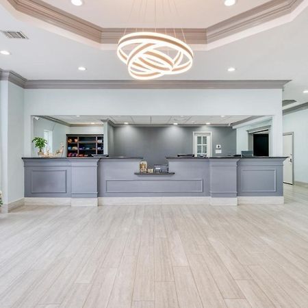 Hotel Elev8 Конро Екстериор снимка