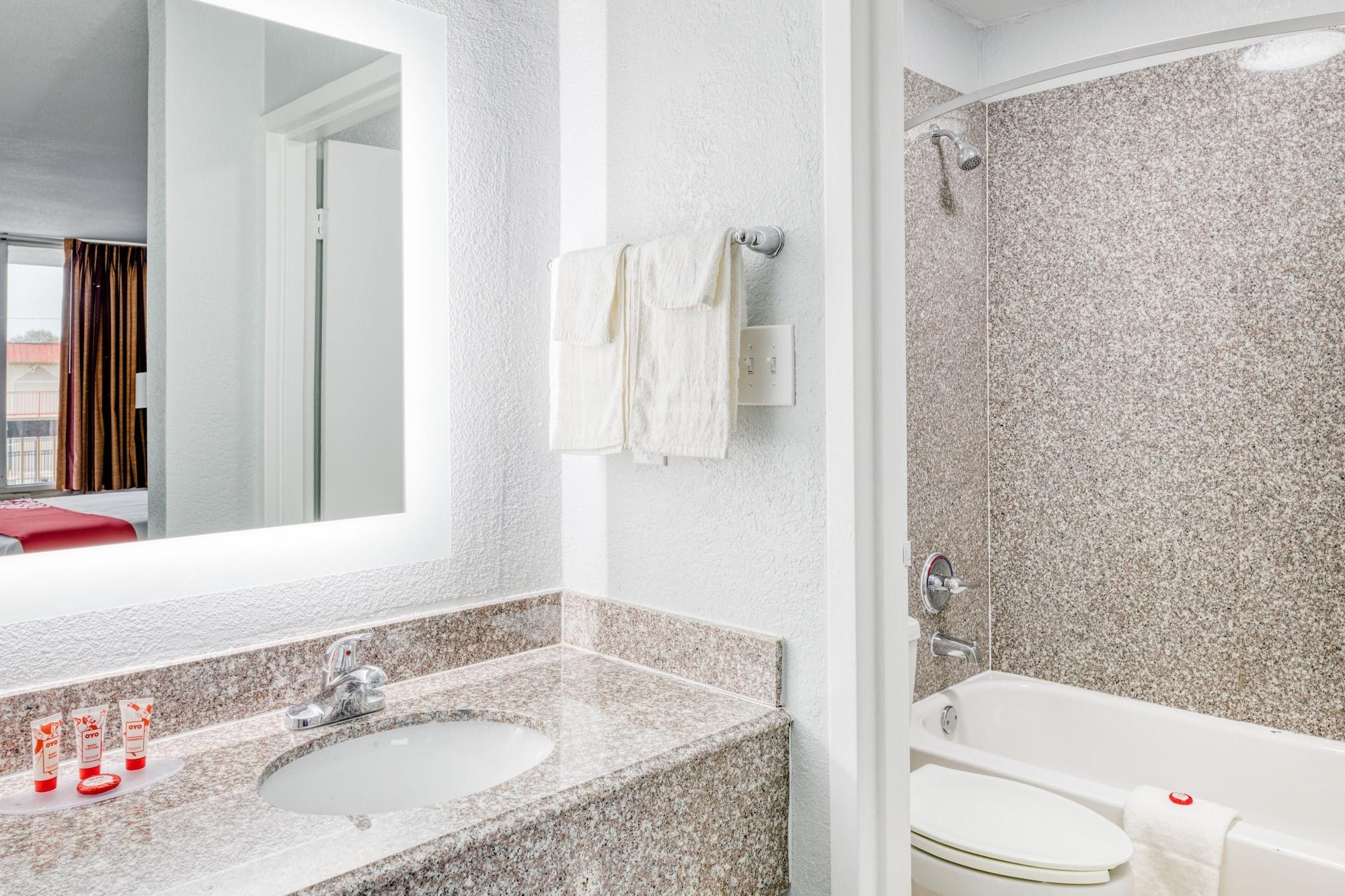 Hotel Elev8 Конро Екстериор снимка