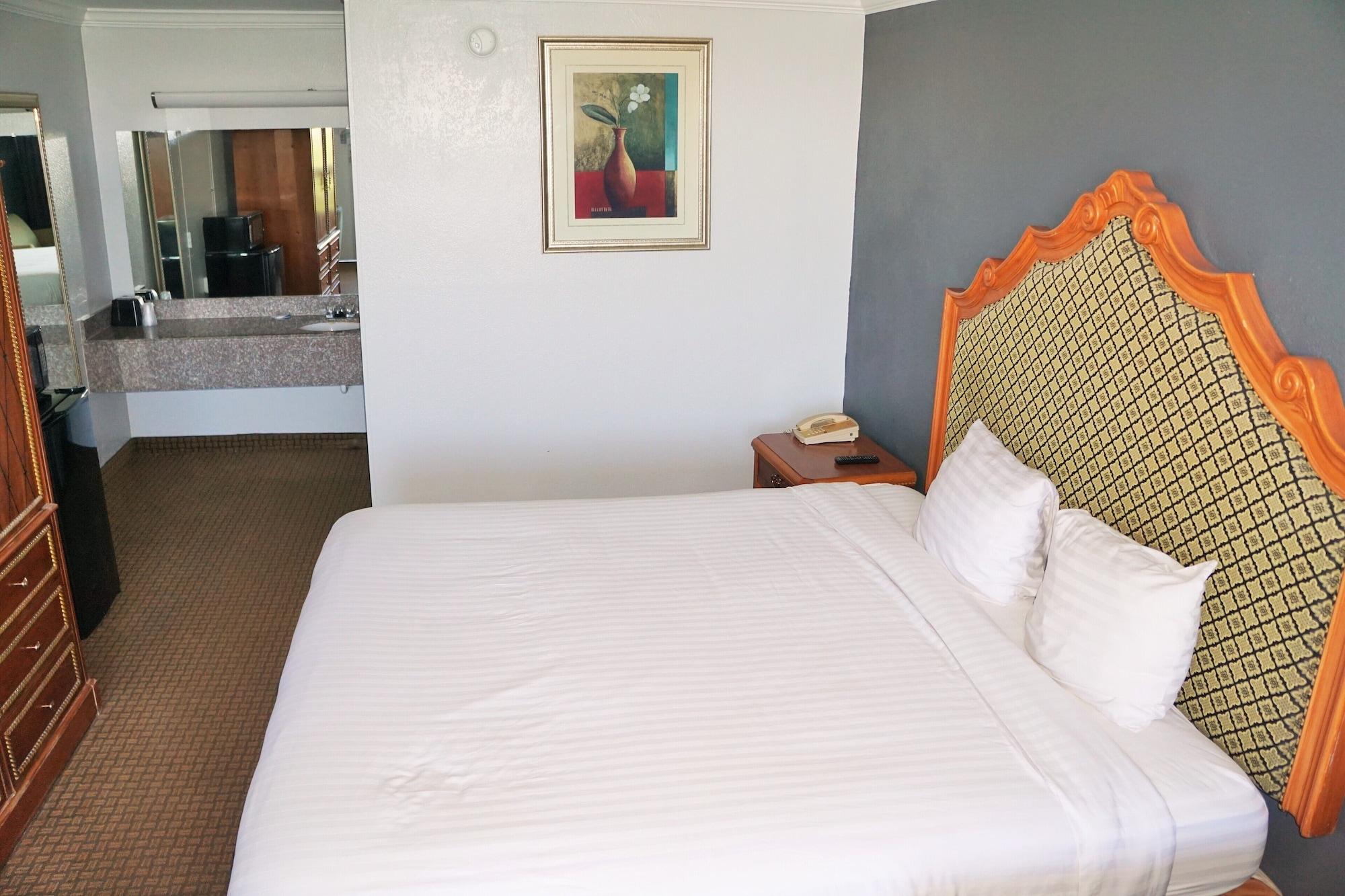 Hotel Elev8 Конро Екстериор снимка