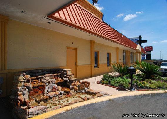 Hotel Elev8 Конро Екстериор снимка