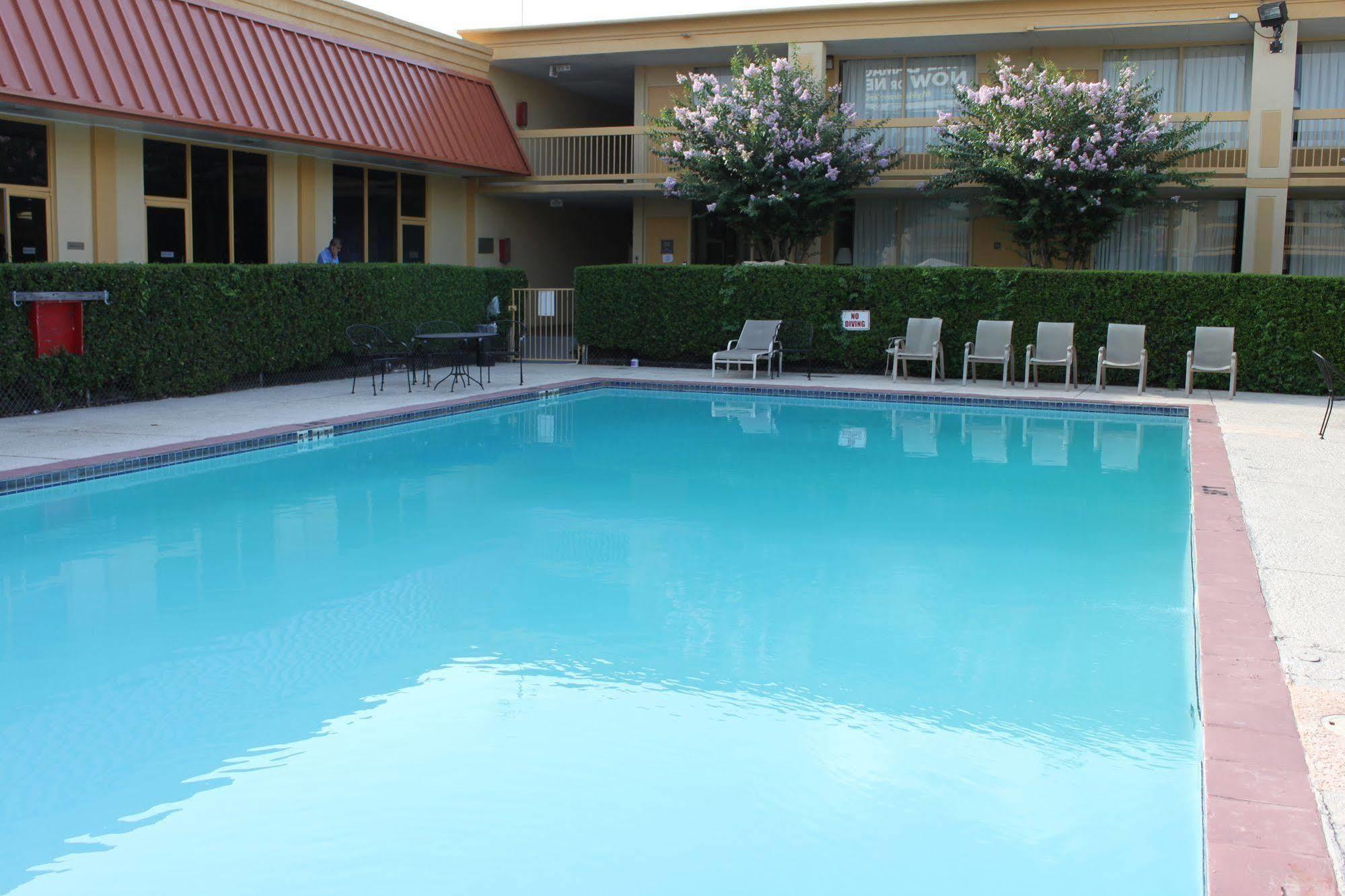 Hotel Elev8 Конро Екстериор снимка