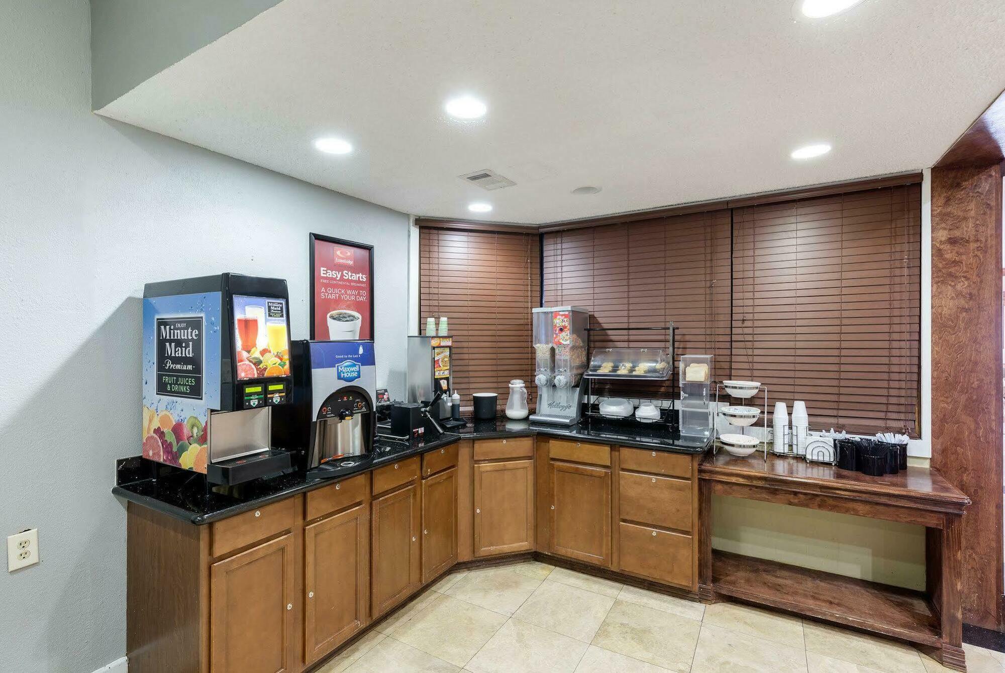 Hotel Elev8 Конро Екстериор снимка