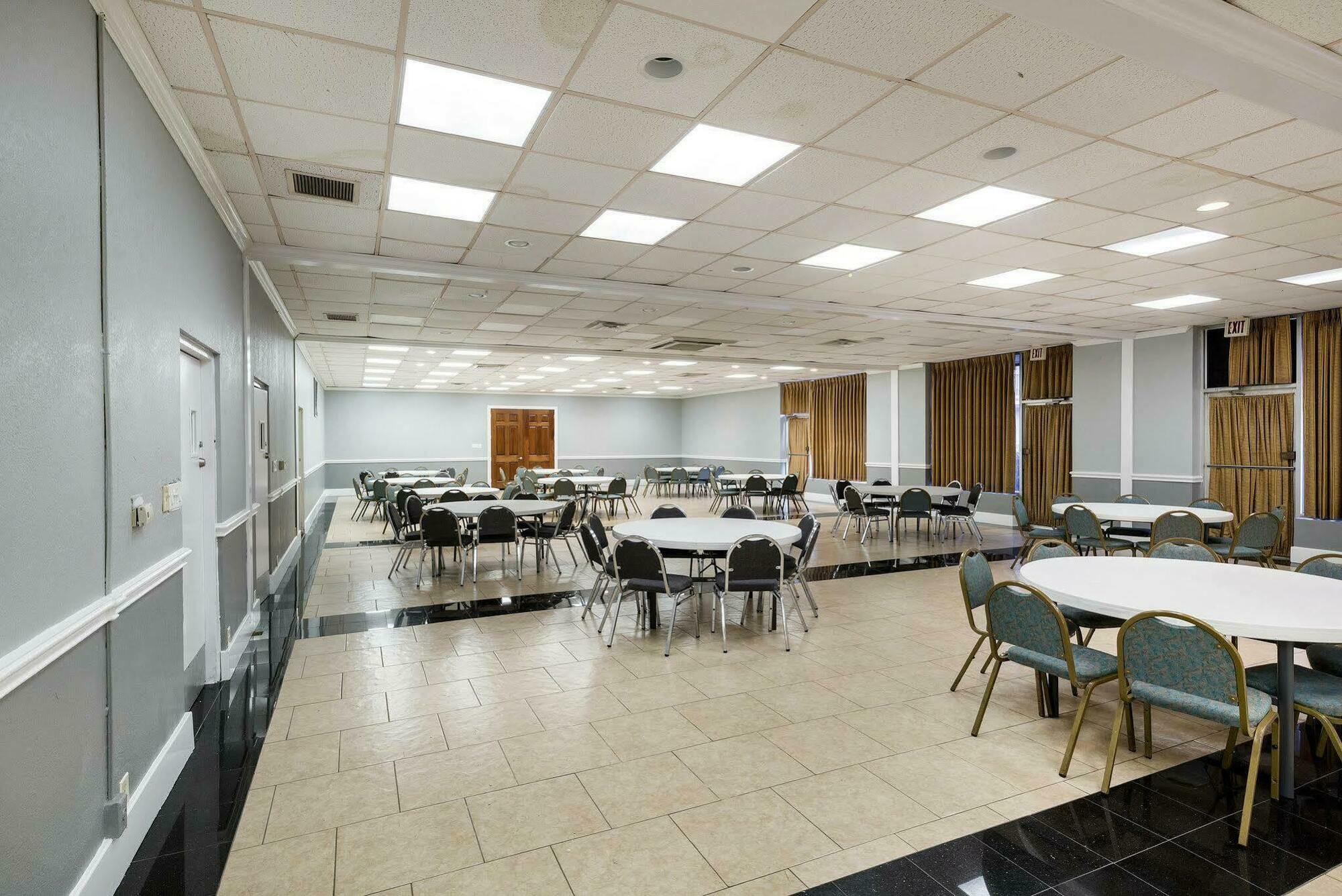 Hotel Elev8 Конро Екстериор снимка