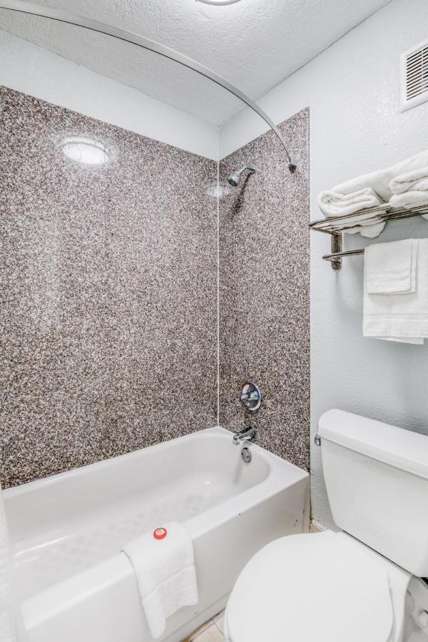 Hotel Elev8 Конро Екстериор снимка